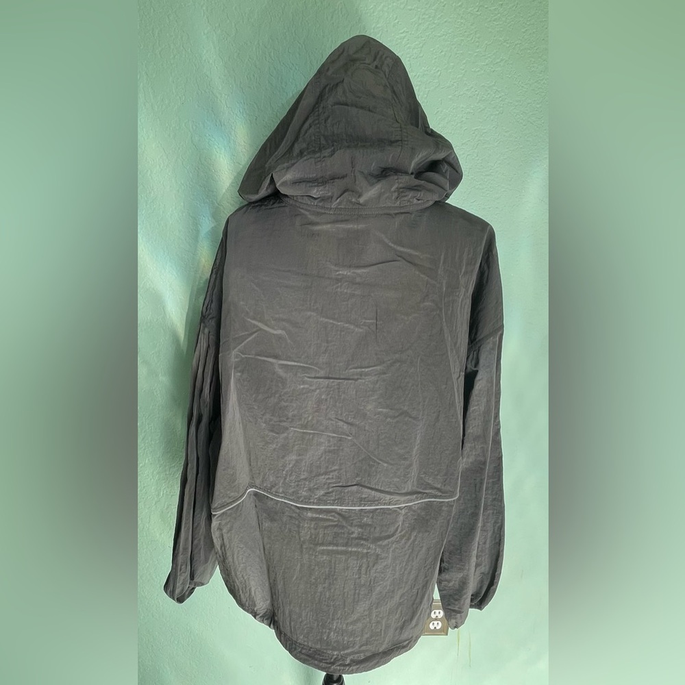 Fabletics Gray Windbreaker with Blue Details NWT - image 7